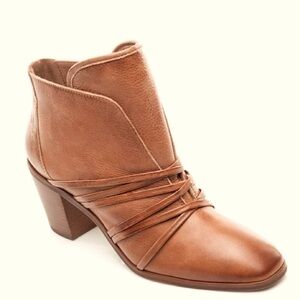 BERNARDO Felicity Booties